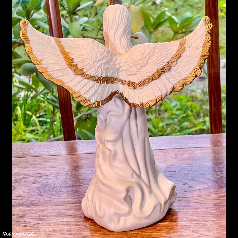 ▪️VTG▪️Mid-Century Hand-Painted Porcelain Fluted Playing ANGEL Figure - Picture 3 of 9